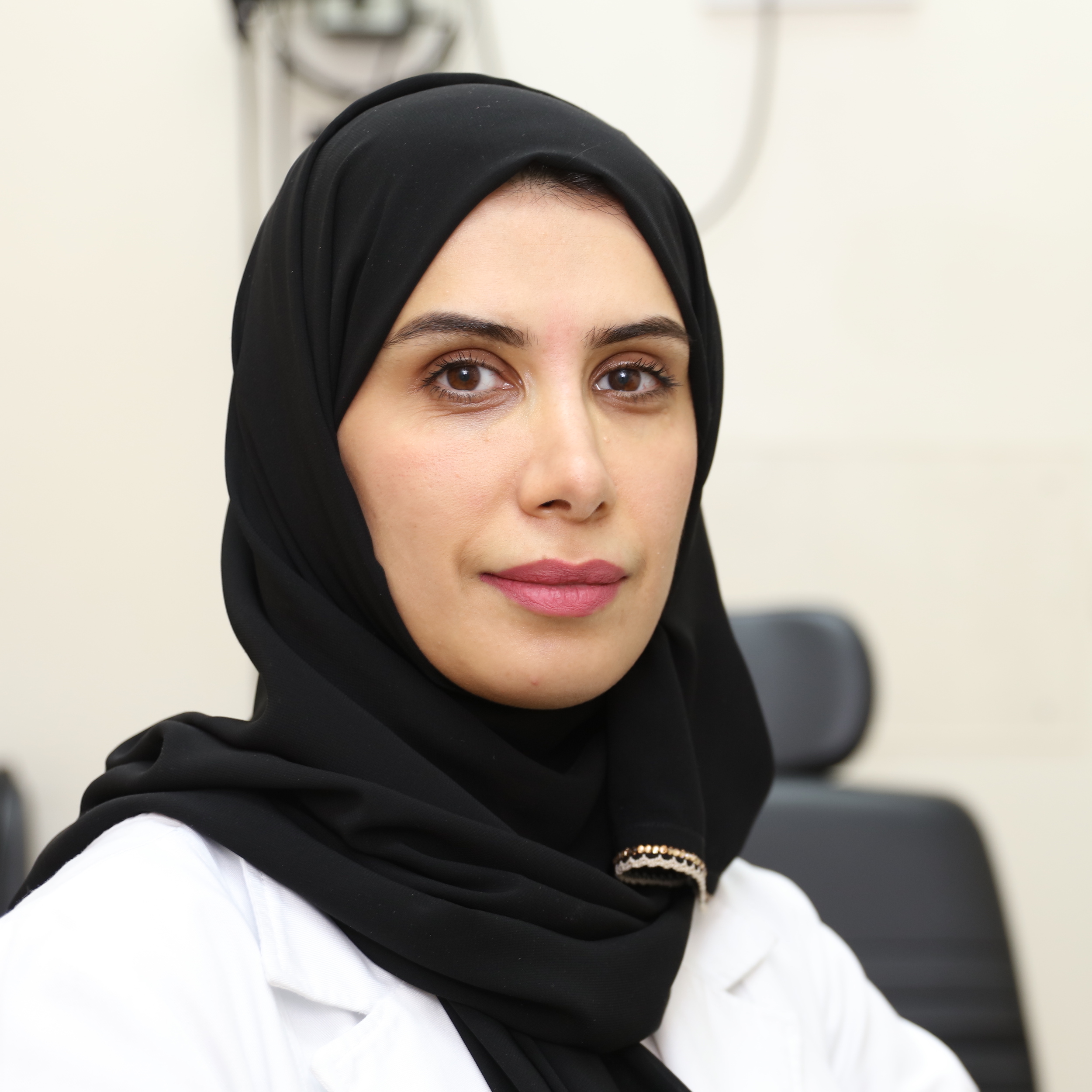 صورة شخصية للدكتورة فاطمة العطية